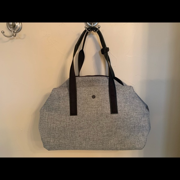 Lululemon Go Getter Bag. In Grey